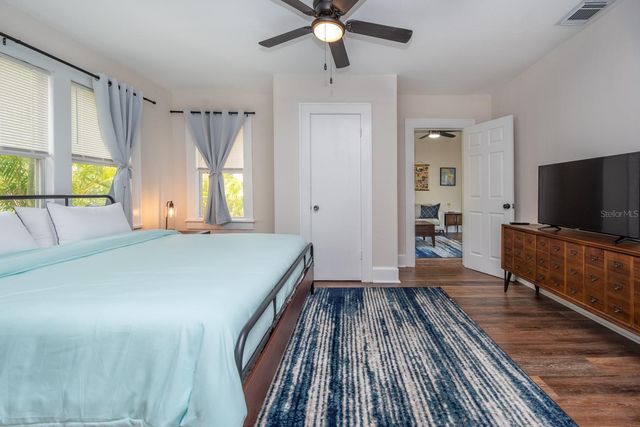 945 13TH STREET N, St Petersburg, FL 33705