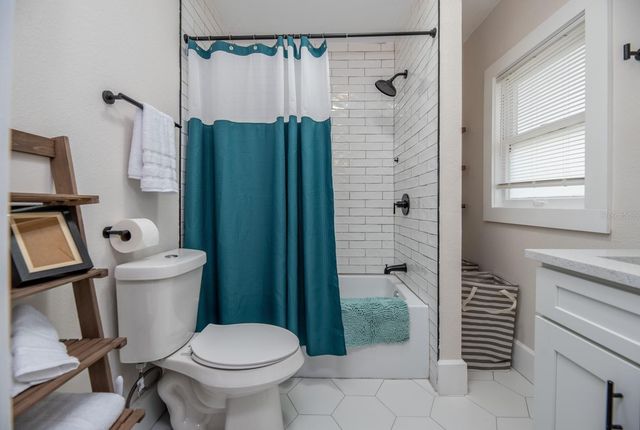 945 13TH STREET N, St Petersburg, FL 33705