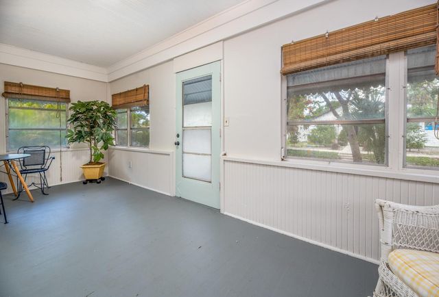 945 13TH STREET N, St Petersburg, FL 33705