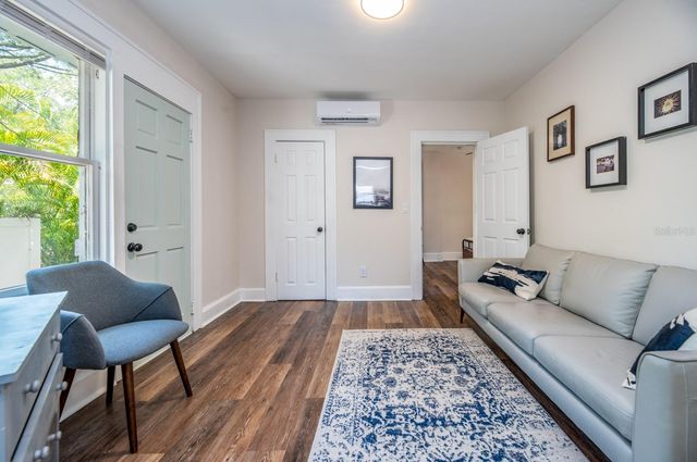 945 13TH STREET N, St Petersburg, FL 33705