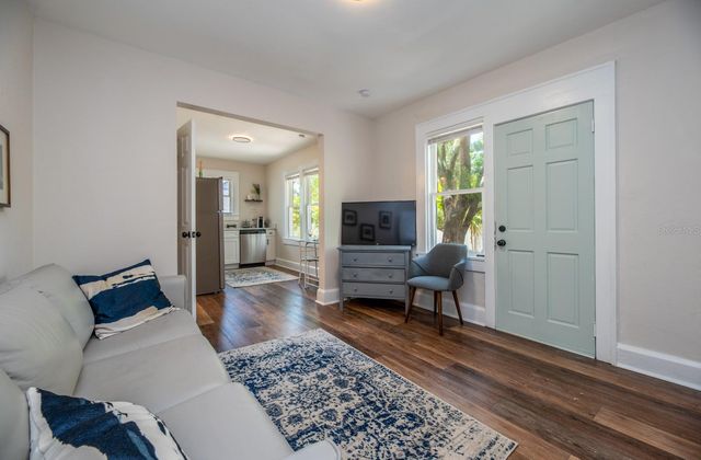 945 13TH STREET N, St Petersburg, FL 33705