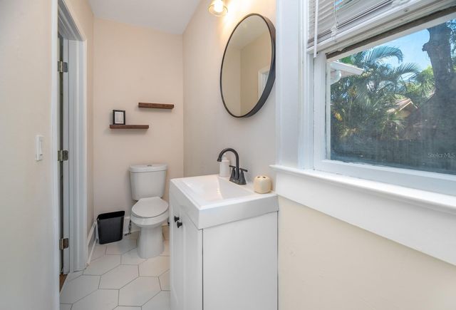 945 13TH STREET N, St Petersburg, FL 33705