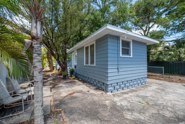 945 13TH STREET N, St Petersburg, FL 33705