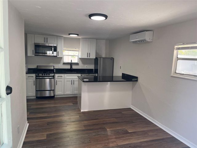 945 13TH STREET N, St Petersburg, FL 33705