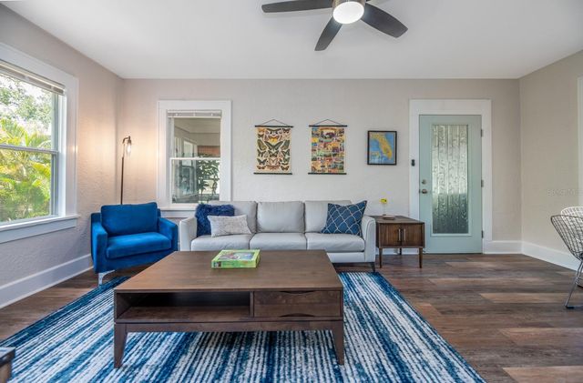 945 13TH STREET N, St Petersburg, FL 33705