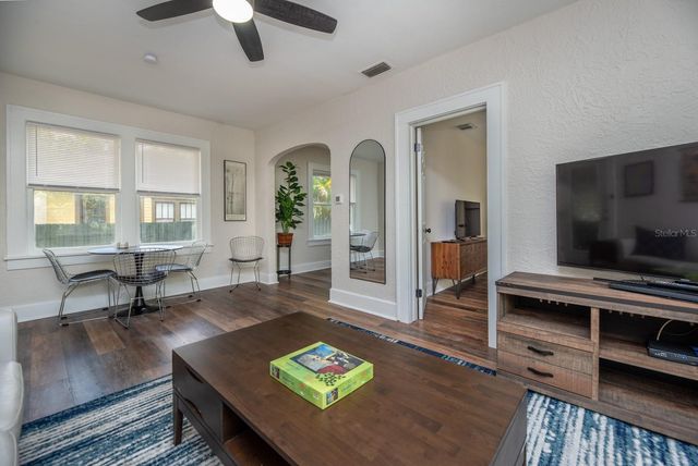 945 13TH STREET N, St Petersburg, FL 33705