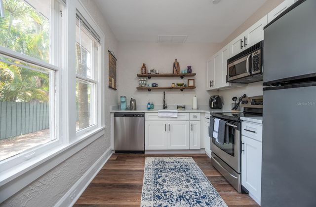 945 13TH STREET N, St Petersburg, FL 33705