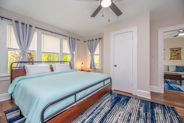 945 13TH STREET N, St Petersburg, FL 33705