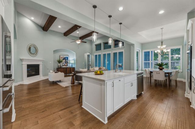 220 Mendocino LN, Austin, TX 78737