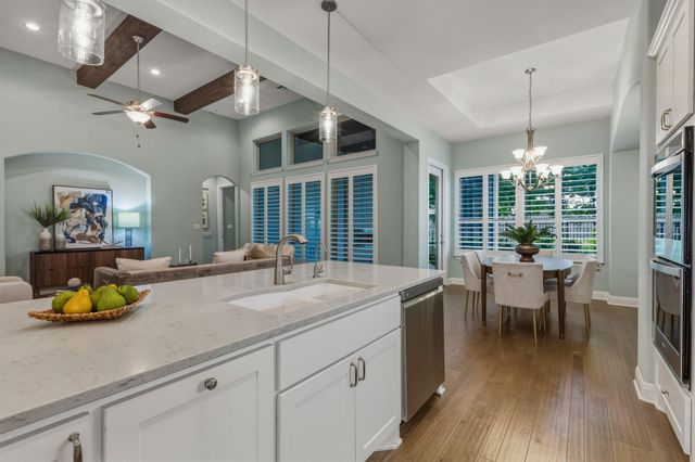 220 Mendocino LN, Austin, TX 78737
