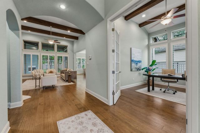 220 Mendocino LN, Austin, TX 78737