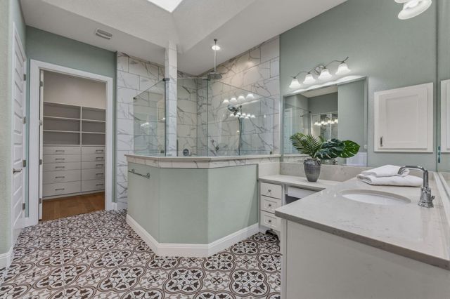 220 Mendocino LN, Austin, TX 78737