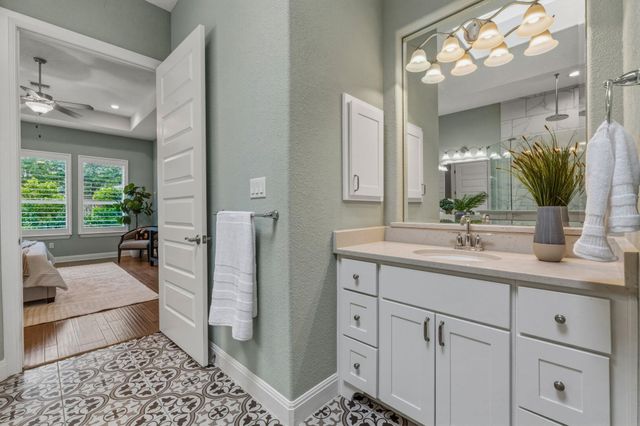 220 Mendocino LN, Austin, TX 78737