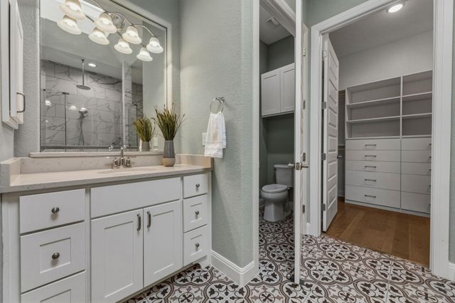 220 Mendocino LN, Austin, TX 78737