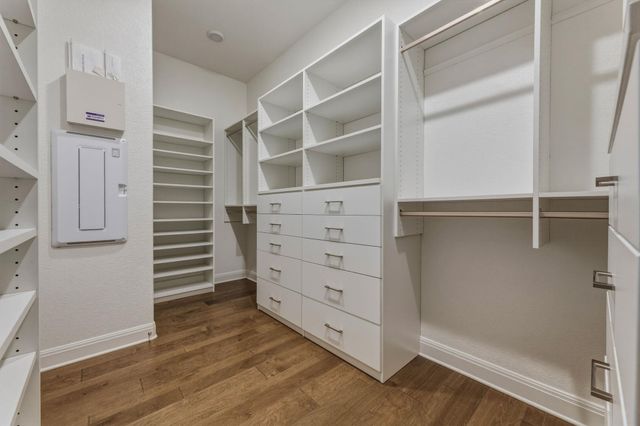 220 Mendocino LN, Austin, TX 78737