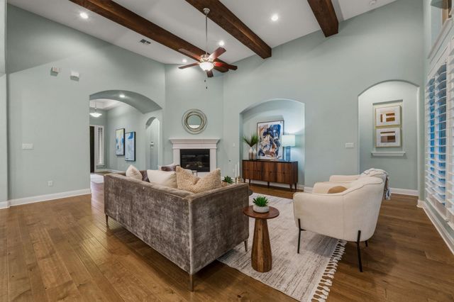 220 Mendocino LN, Austin, TX 78737