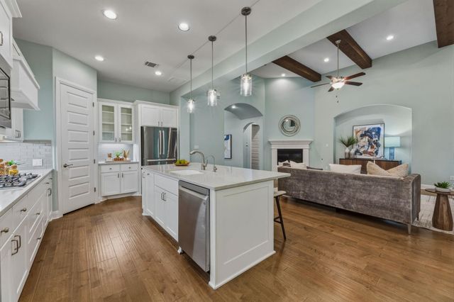 220 Mendocino LN, Austin, TX 78737