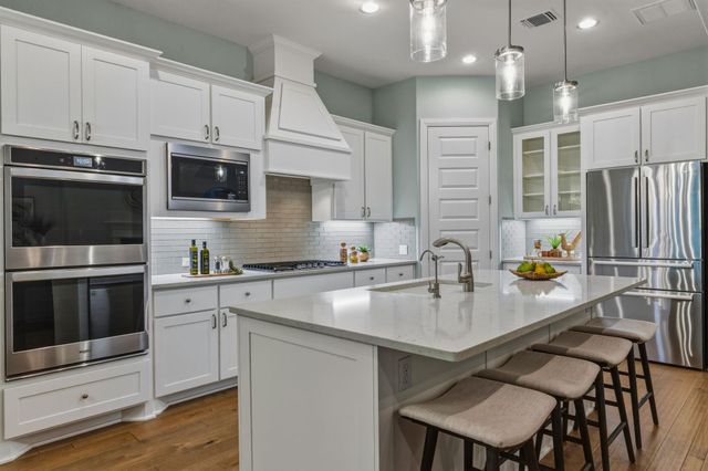 220 Mendocino LN, Austin, TX 78737
