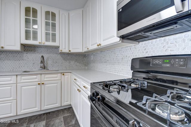 5 Deerleap Place, Saratoga Springs, NY 12866