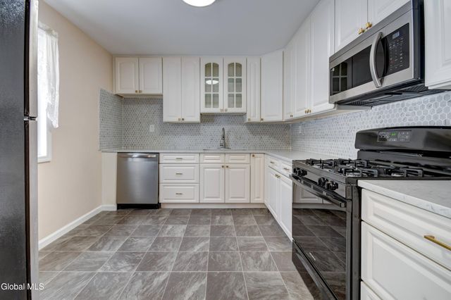 5 Deerleap Place, Saratoga Springs, NY 12866