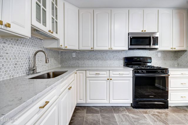 5 Deerleap Place, Saratoga Springs, NY 12866