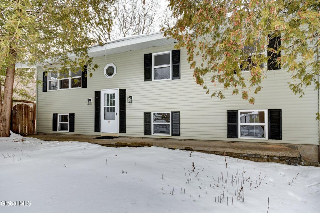 5 Deerleap Place, Saratoga Springs, NY 12866