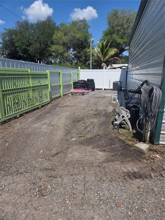 Image 11 of property listing at 5823 BARRY LANE, Tampa, FL 33634