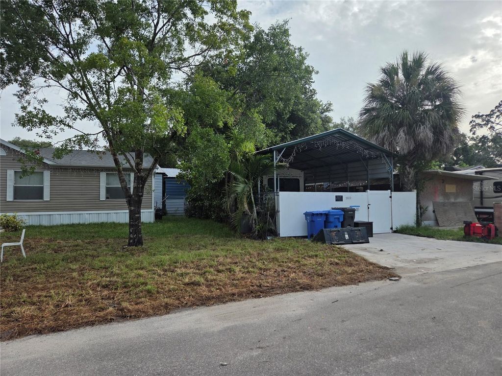 Image 5 of property listing at 5823 BARRY LANE, Tampa, FL 33634