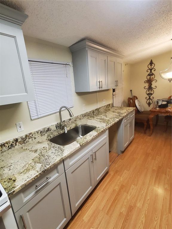 Image 6 of property listing at 5823 BARRY LANE, Tampa, FL 33634