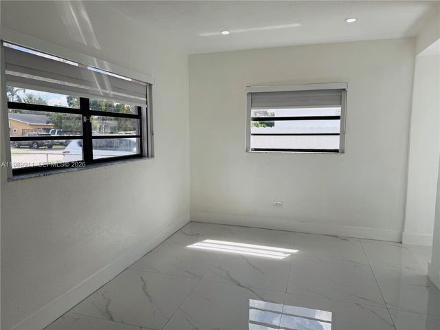 706 W 40th Pl Efficiency, Hialeah, FL 33012