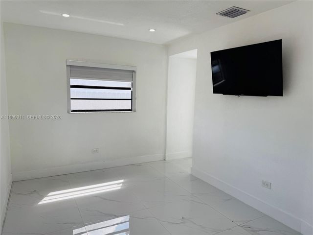 706 W 40th Pl Efficiency, Hialeah, FL 33012