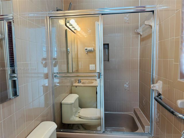 706 W 40th Pl Efficiency, Hialeah, FL 33012