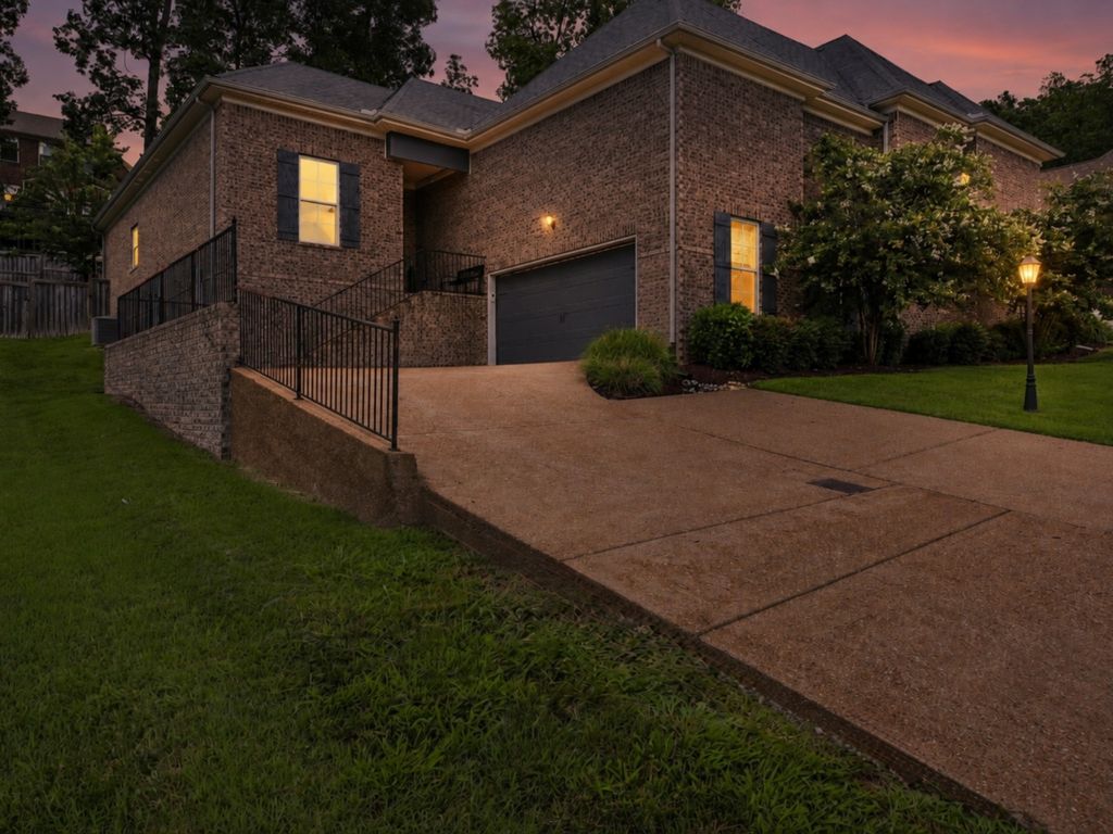 166 Cobbler Cir, Hendersonville, TN 37075