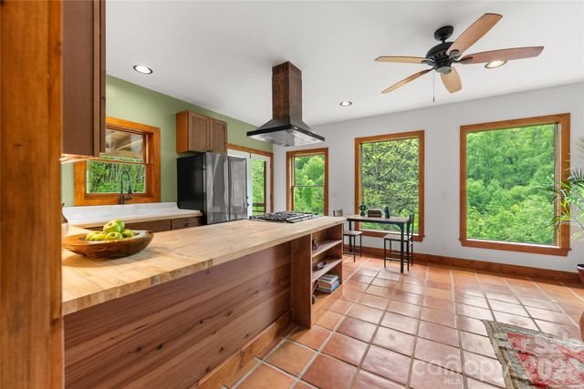 1146 Thomas Branch Road, Marshall, NC 28753