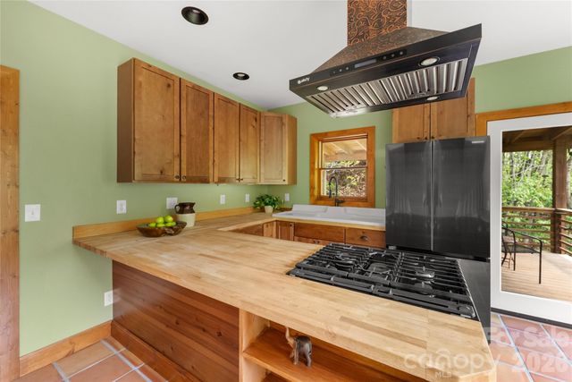 1146 Thomas Branch Road, Marshall, NC 28753