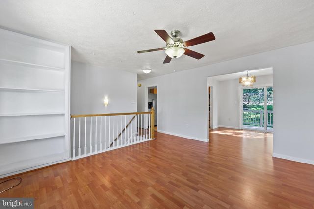13724 LYNHURST DR, Woodbridge, VA 22193