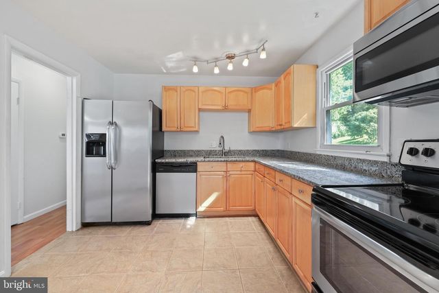 13724 LYNHURST DR, Woodbridge, VA 22193