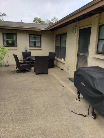 605 Cardinal Dr, Kerrville, TX 78028