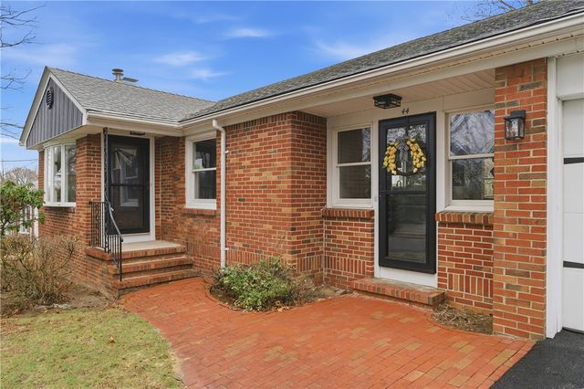 44 Valente Drive, Cranston, RI 02920