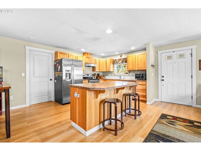402 Sw IVY Rd, Estacada, OR 97023