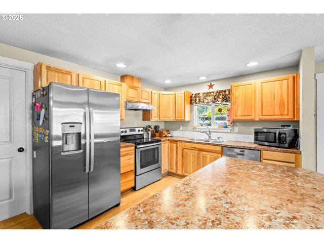 402 Sw IVY Rd, Estacada, OR 97023