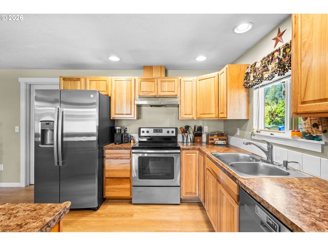 402 Sw IVY Rd, Estacada, OR 97023