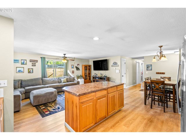 402 Sw IVY Rd, Estacada, OR 97023
