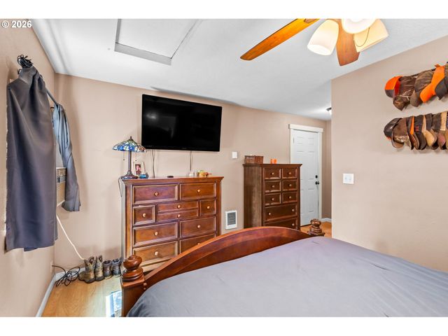 402 Sw IVY Rd, Estacada, OR 97023