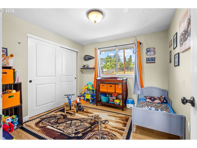 402 Sw IVY Rd, Estacada, OR 97023