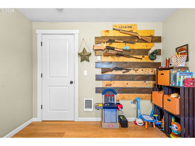 402 Sw IVY Rd, Estacada, OR 97023