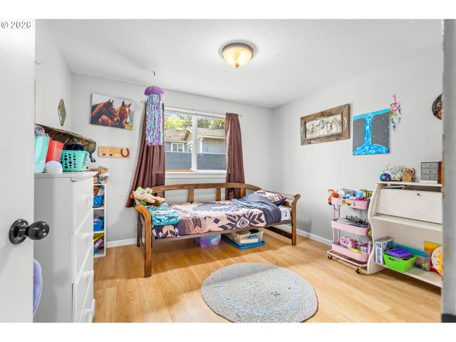 402 Sw IVY Rd, Estacada, OR 97023