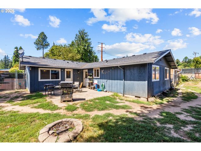 402 Sw IVY Rd, Estacada, OR 97023