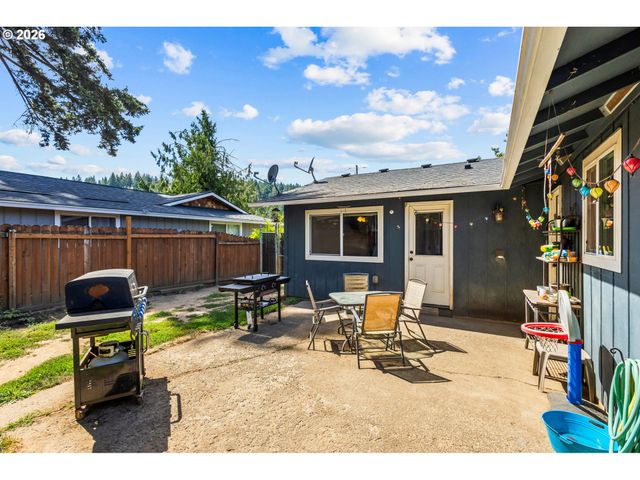 402 Sw IVY Rd, Estacada, OR 97023