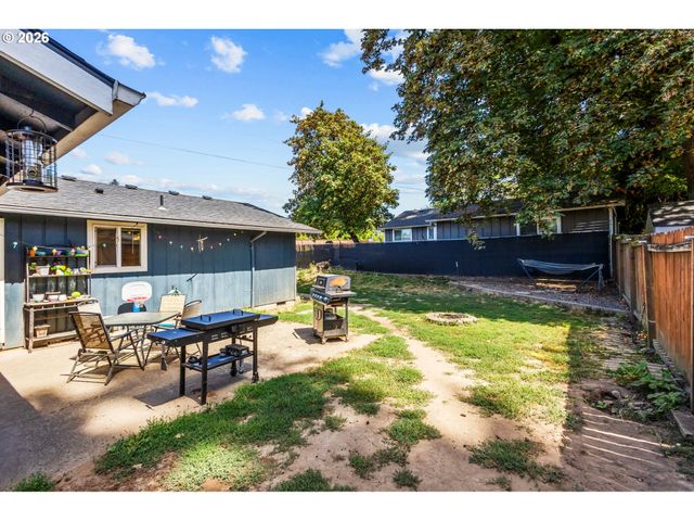 402 Sw IVY Rd, Estacada, OR 97023